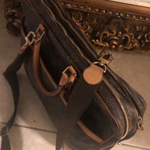 Louis Vuitton laptop case with multiple compartments - Picture 3 of 4